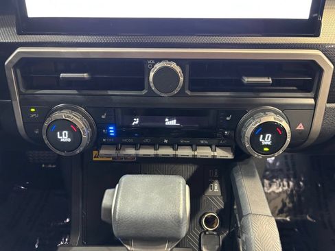 Used 2025 Toyota 4Runner Limited w/ Tow Technology Package AWD/4WD image 19