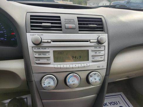 Used 2010 Toyota Camry Base 4dr Sedan 6A image 16