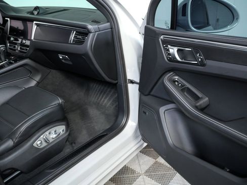 Certified 2024 Porsche Macan GTS image 25