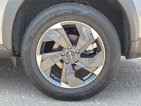 Used 2025 Nissan Rogue SV AWD/4WD image 28