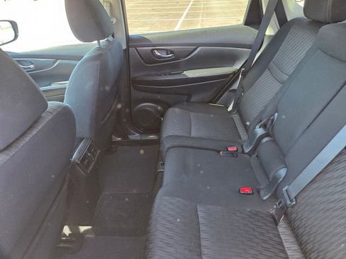 Used 2018 Nissan Rogue SV AWD/4WD image 39