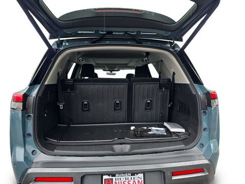 New 2026 Nissan Pathfinder Platinum AWD/4WD image 18