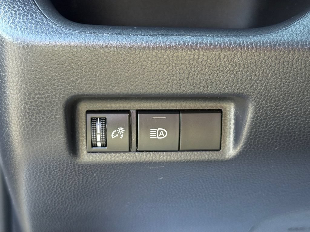 Used 2022 Toyota RAV4 LE AWD/4WD image 19