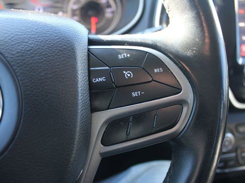 Used 2019 Jeep Cherokee Limited AWD/4WD image 8
