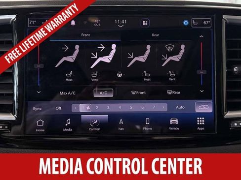 Used 2023 Chrysler Pacifica Limited FWD image 13