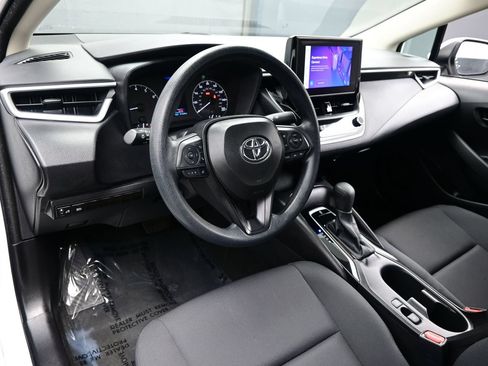 Used 2025 Toyota Corolla LE FWD image 12