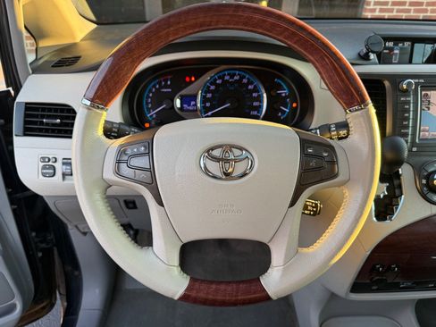 Used 2013 Toyota Sienna AWD image 16