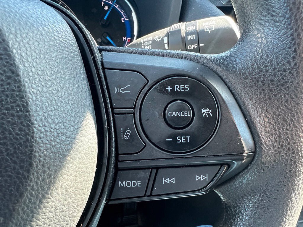Used 2025 Toyota RAV4 XLE AWD/4WD image 16