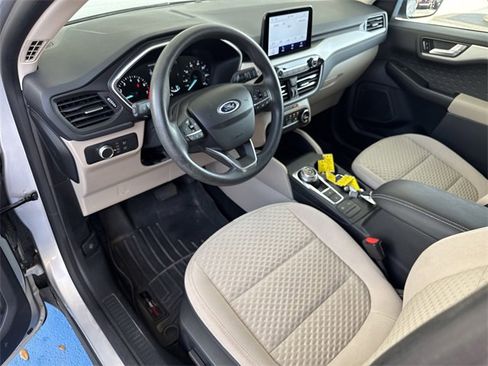 Used 2020 Ford Escape SE image 10