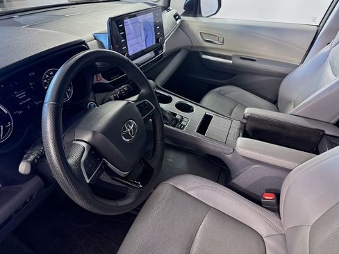 Used 2023 Toyota Sienna Limited AWD/4WD image 7