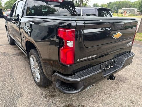 Used 2026 Chevrolet Silverado 1500 High Country w/ High Country Premium Package AWD/4WD image 5