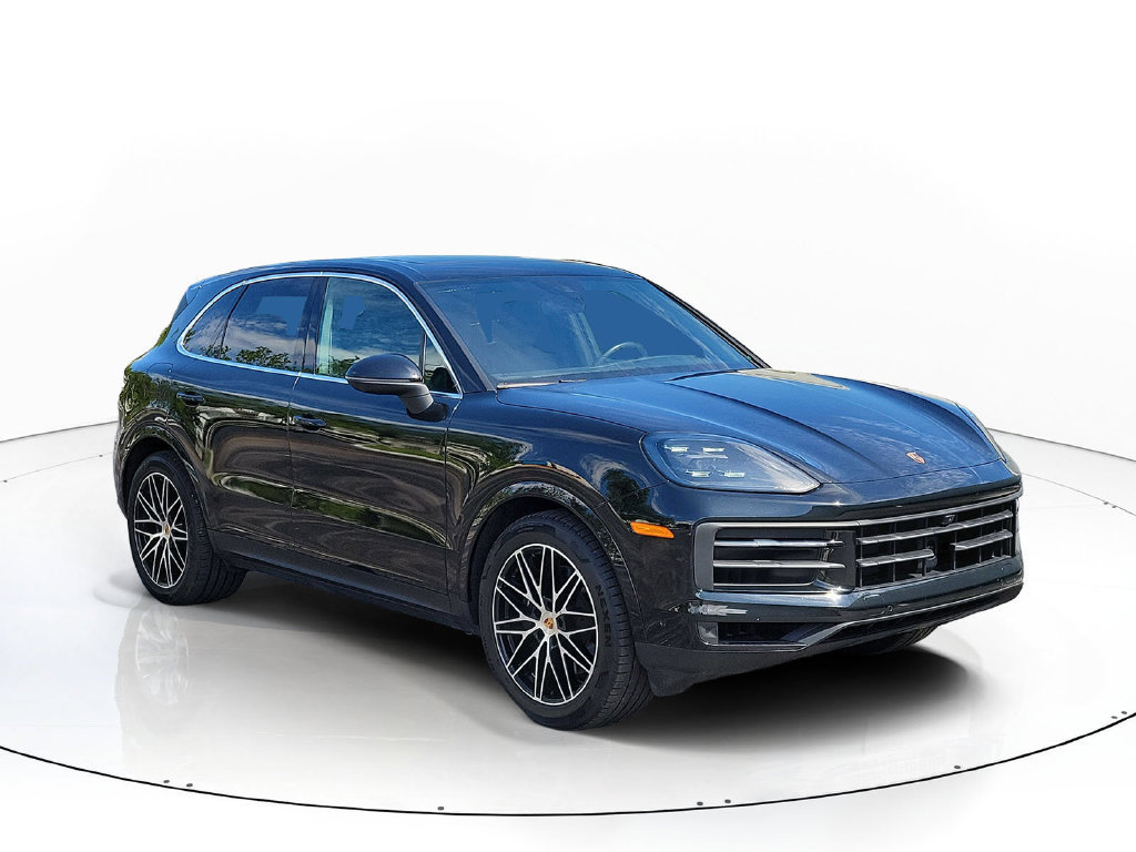 Used 2025 Porsche Cayenne AWD/4WD image 4