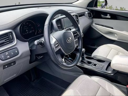Used 2019 Kia Sorento SX w/ SX Touring Package FWD image 12