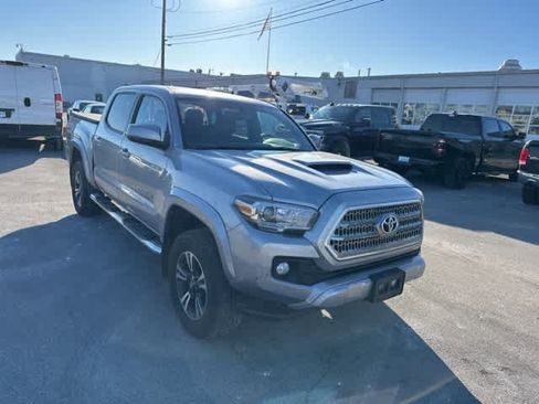 Used 2016 Toyota Tacoma TRD Sport image 22