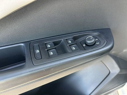 New 2026 Volkswagen Taos SE image 19