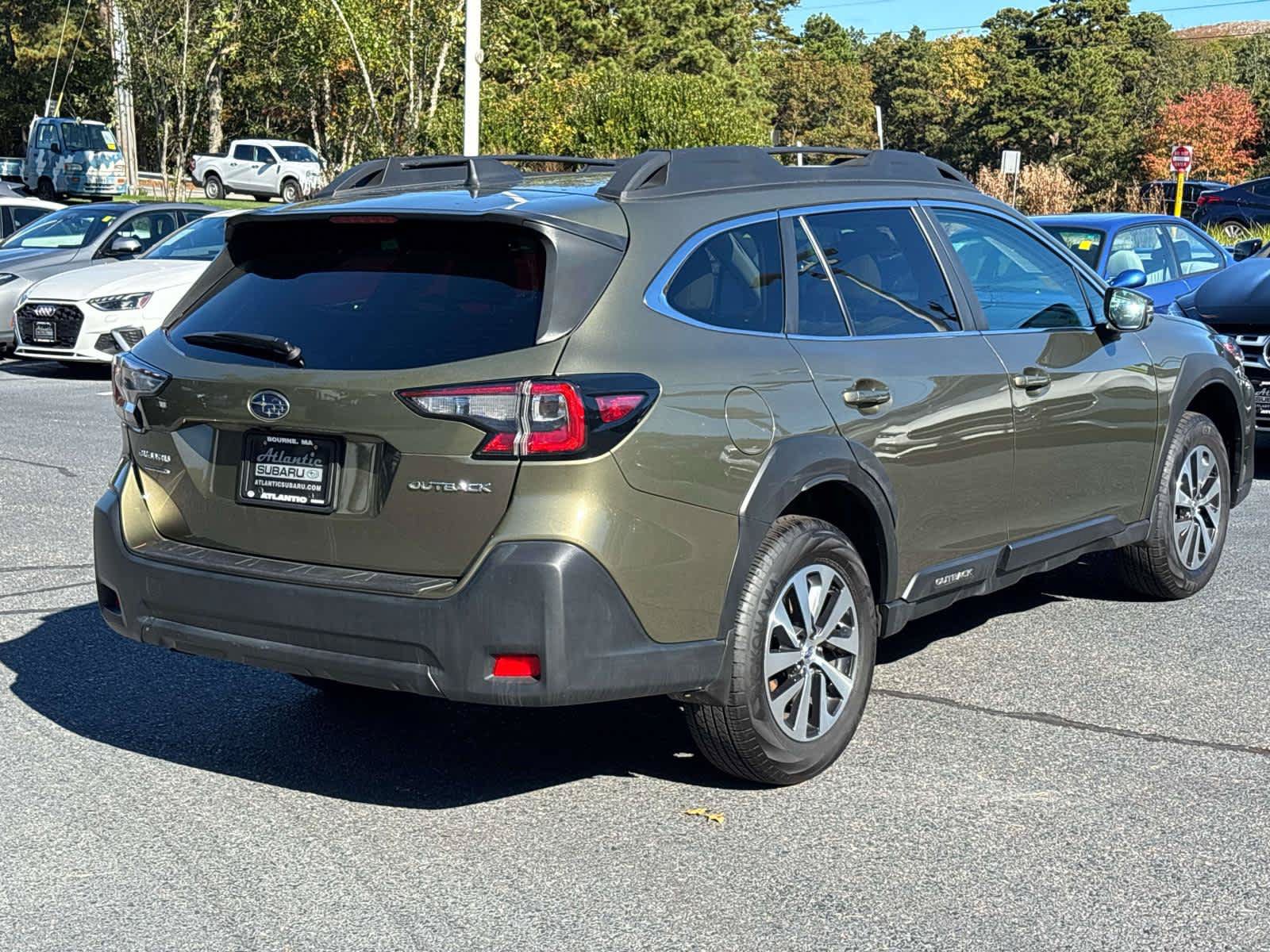 Used 2024 Subaru Outback Premium AWD/4WD image 3