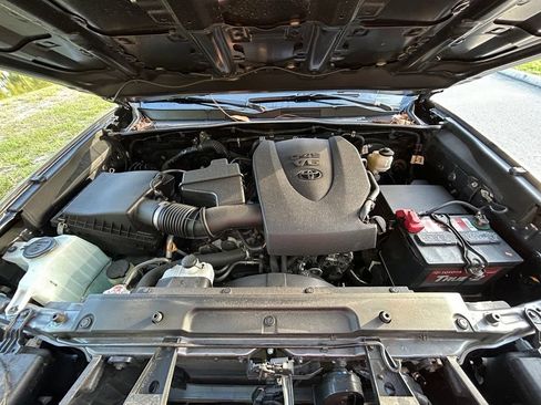 Used 2023 Toyota Tacoma SR5 AWD/4WD image 12