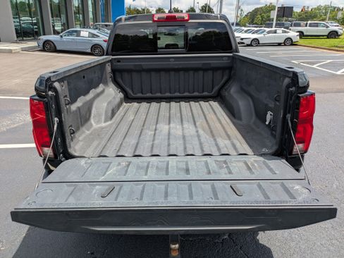 Used 2023 Chevrolet Colorado Z71 w/ Z71 Convenience Package 2 AWD/4WD image 18