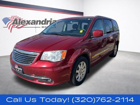 Used 2014 Chrysler Town & Country Touring FWD image 1