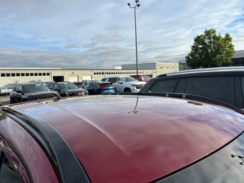 Used 2023 Nissan Kicks SR w/ SR Premium Package FWD image 6