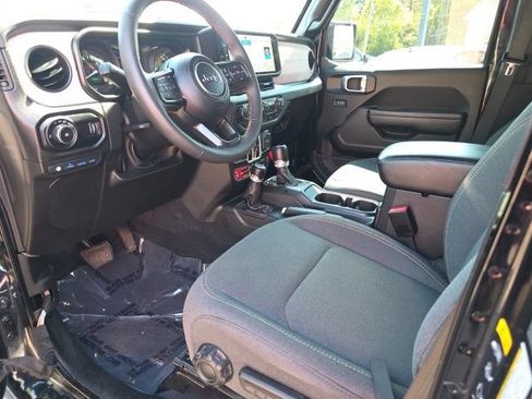 Used 2024 Jeep Wrangler Unlimited AWD/4WD image 2