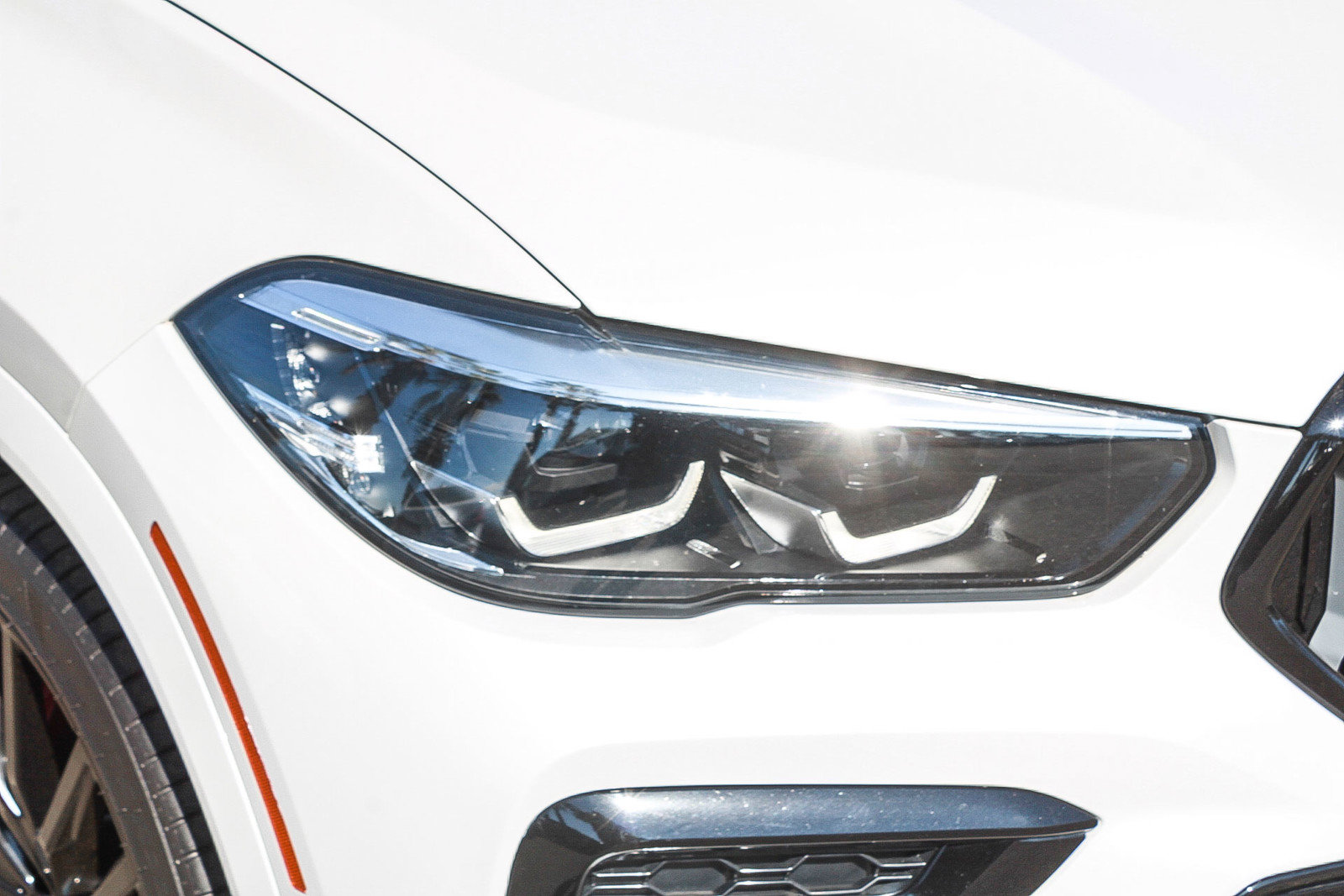 Used 2022 BMW X6 xDrive40i w/ M Sport Package AWD/4WD image 8