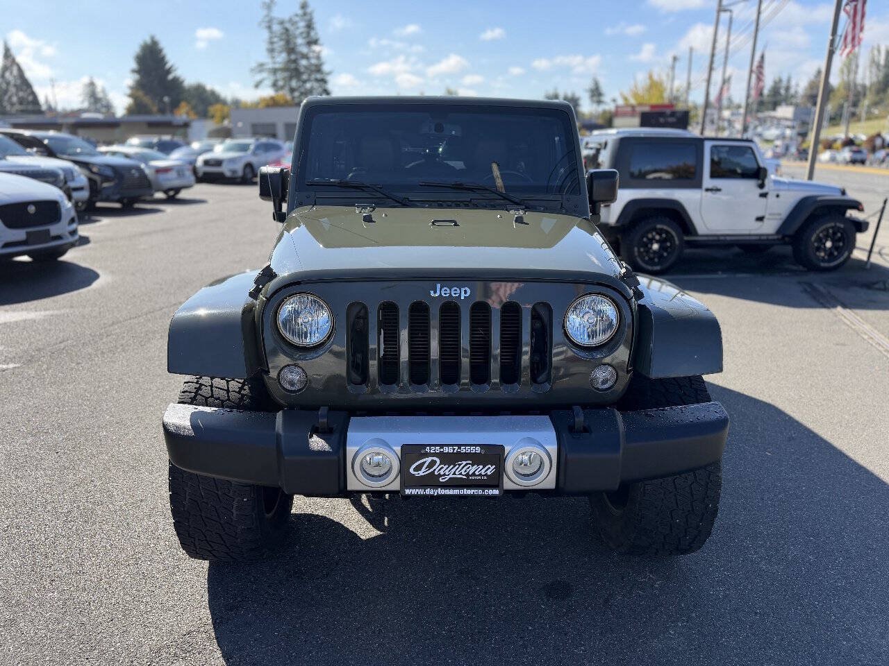 Used 2015 Jeep Wrangler Unlimited Sahara w/ Max Tow Package AWD/4WD image 12