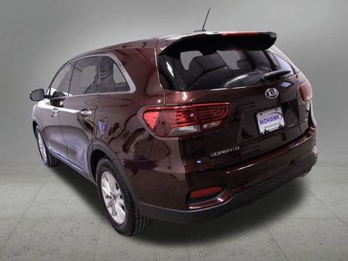 Used 2020 Kia Sorento LX image 3