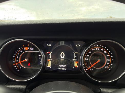 Used 2018 Jeep Wrangler Unlimited Sahara AWD/4WD image 7