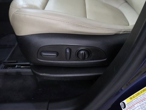 Used 2023 Chevrolet Traverse LT w/ Rear Camera Mirror Package image 32