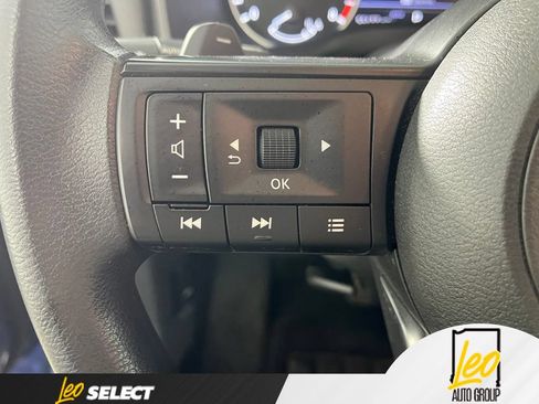 Used 2023 Nissan Rogue S AWD/4WD image 15