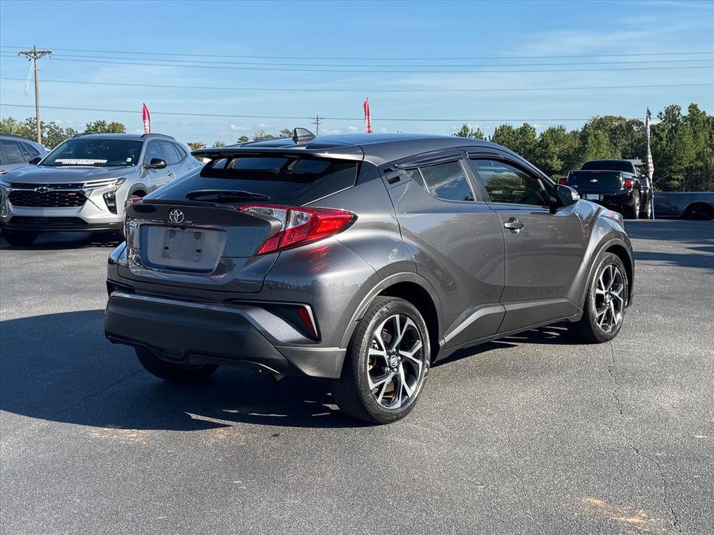 Used 2019 Toyota C-HR XLE FWD image 3