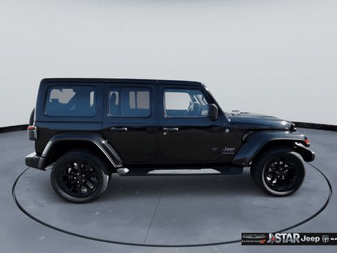 Used 2025 Jeep Wrangler Unlimited Sahara AWD/4WD image 4