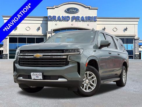 Used 2024 Chevrolet Suburban LT RWD image 1