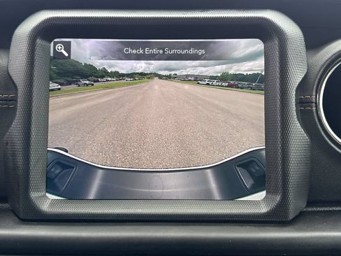 Used 2021 Jeep Gladiator Overland AWD/4WD image 19