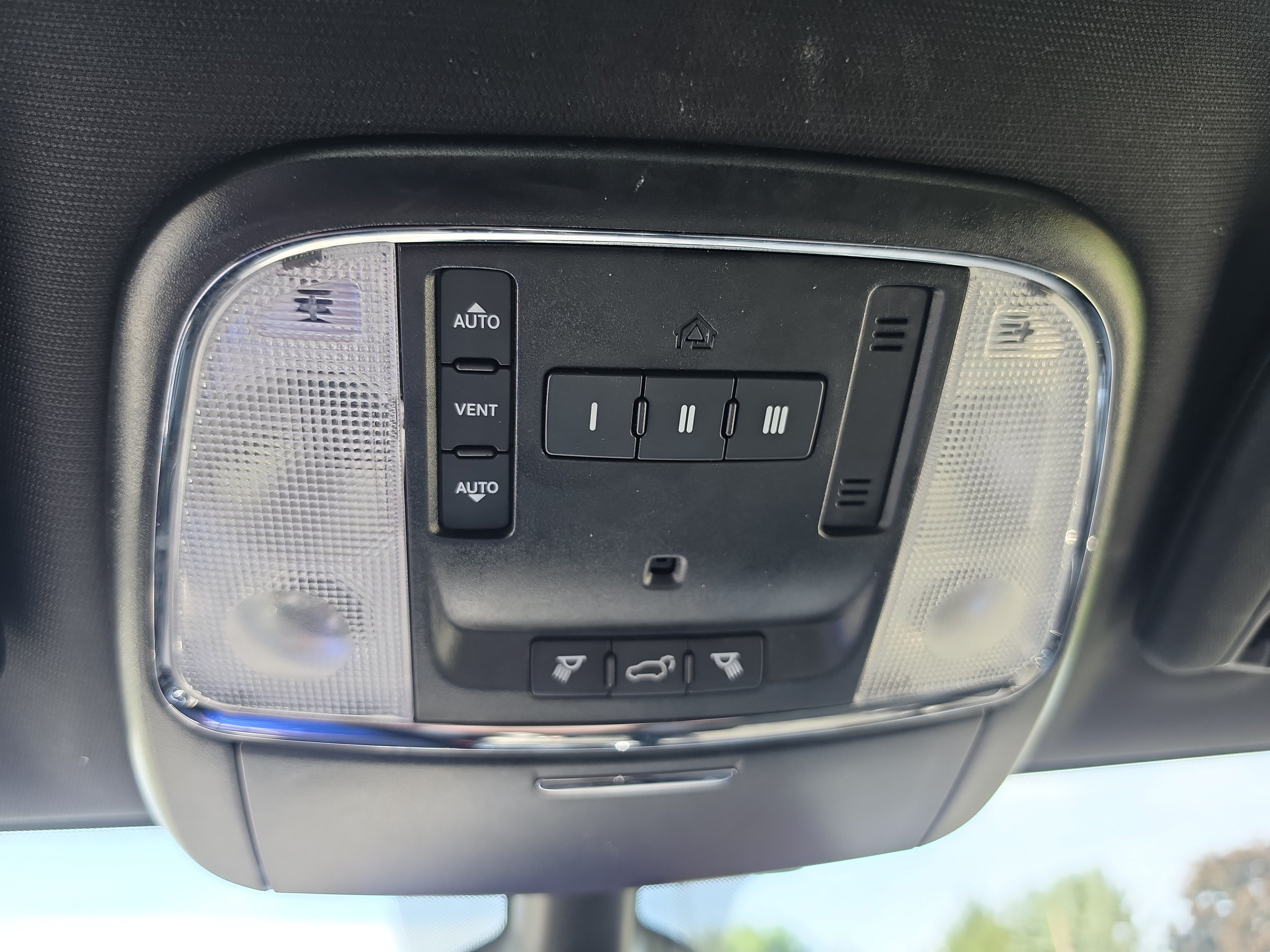 Used 2020 Jeep Grand Cherokee Altitude AWD/4WD image 33