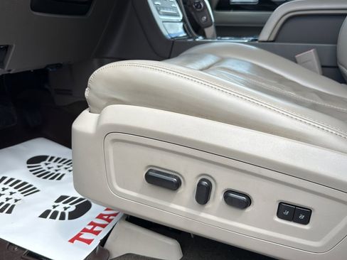 Used 2017 Lincoln Navigator Select RWD image 6