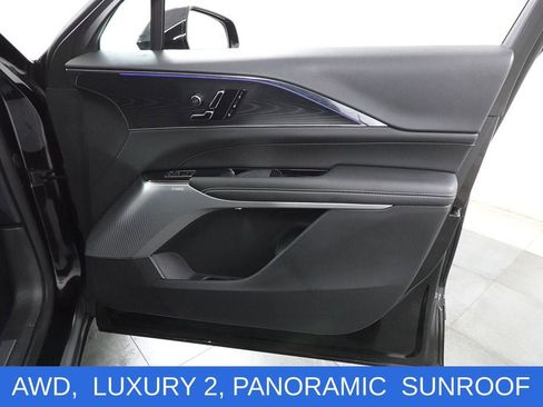 Used 2024 Cadillac Lyriq Luxury AWD/4WD image 28