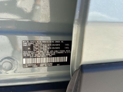 Used 2022 Toyota RAV4 XLE Premium FWD image 30