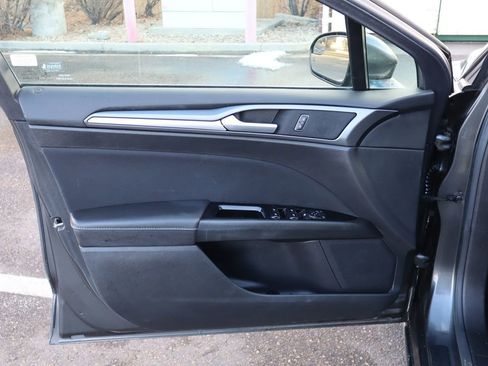 Used 2016 Ford Fusion SE image 14