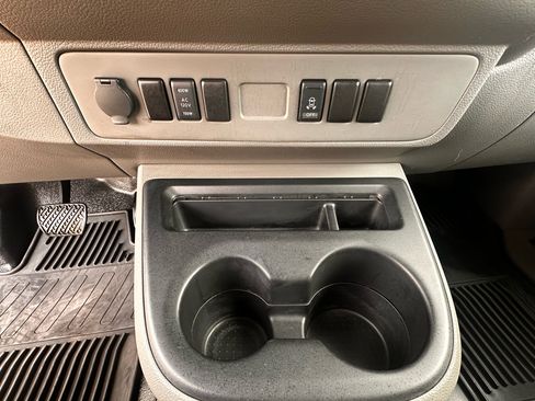 Used 2015 Nissan NV 2500 SV image 18