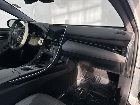 Used 2019 Toyota Avalon Limited image 29