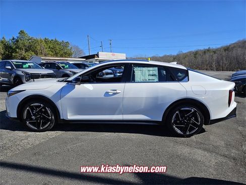 New 2025 Kia K4 GT-Line image 4
