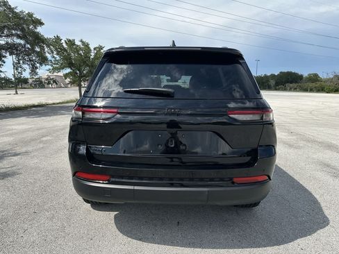 Certified 2025 Jeep Grand Cherokee Altitude AWD/4WD image 5