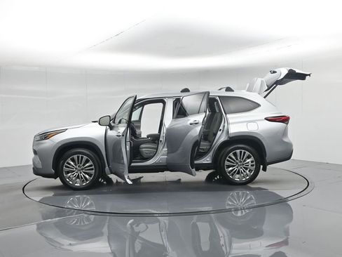 Used 2022 Toyota Highlander Platinum image 47
