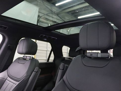 Used 2024 Land Rover Range Rover Sport SE image 40