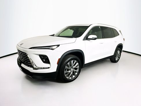Used 2025 Buick Enclave Preferred FWD image 3