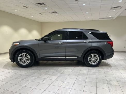 Used 2022 Ford Explorer XLT RWD image 2
