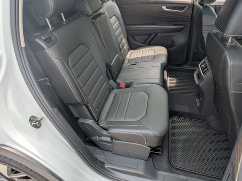 Used 2024 Volkswagen Atlas SEL AWD/4WD image 21