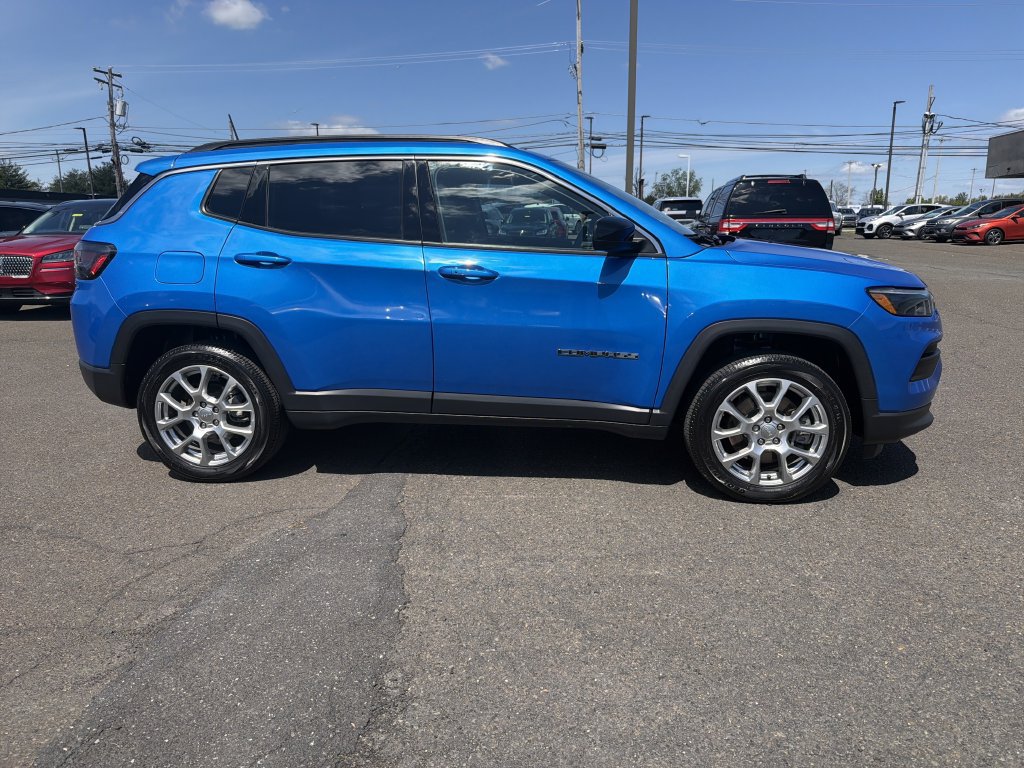 Used 2023 Jeep Compass Latitude w/ Sun and Sound Group AWD/4WD image 7